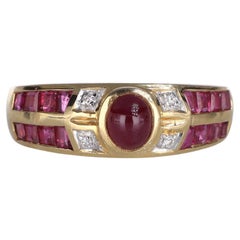 Yellow Gold Ring with Cabochon Ruby and Carré Cut Rubies