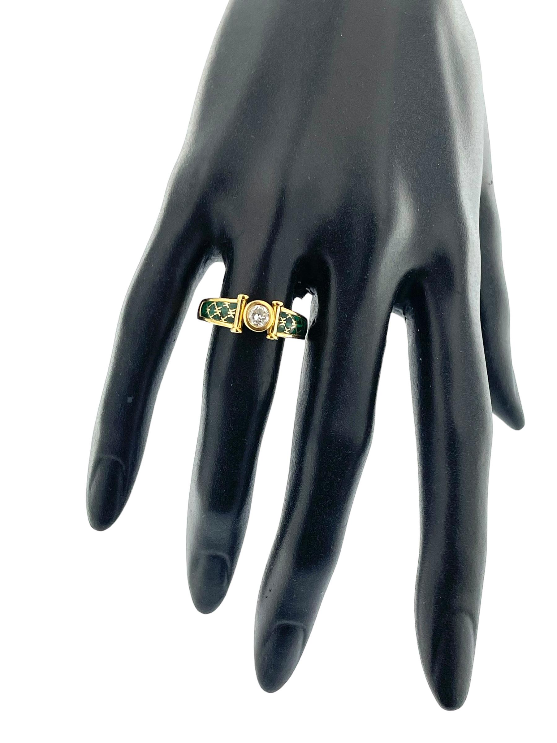Gelbgoldring aus Gelbgold mit Diamanten und grüner Emaille von Korloff für Damen oder Herren im Angebot