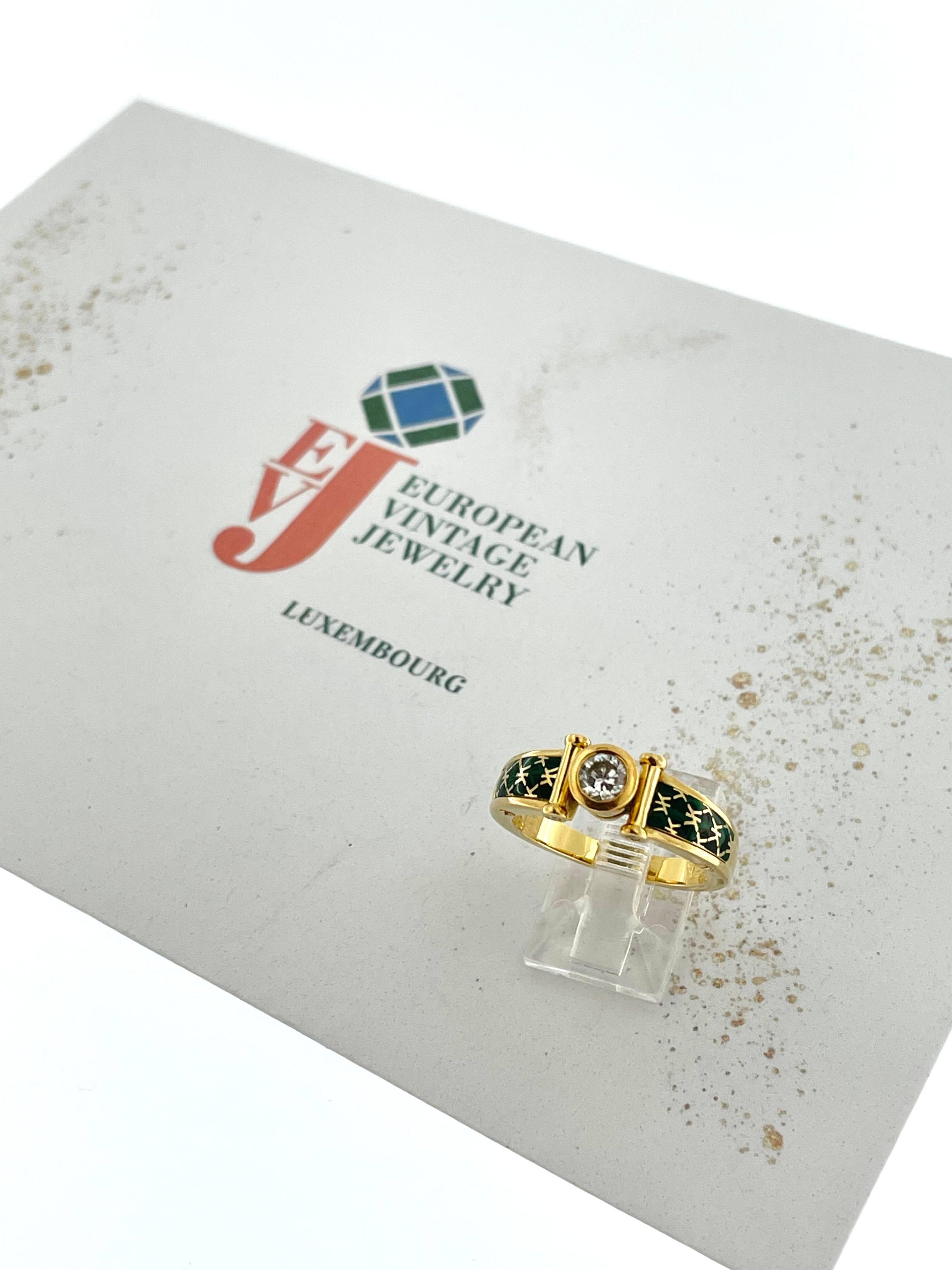 Gelbgoldring aus Gelbgold mit Diamanten und grüner Emaille von Korloff im Angebot 2