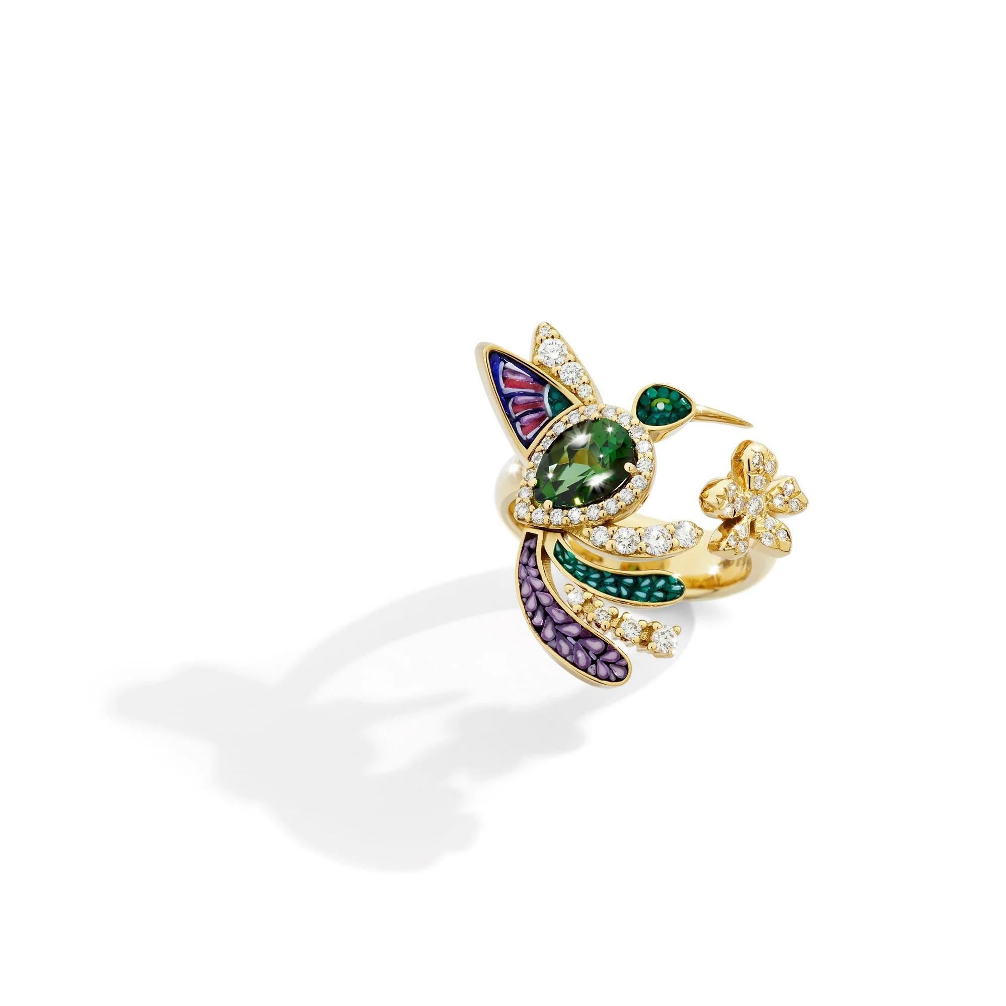 Contemporain Bague en or jaune, tourmaline verte, diamants blancs et micromosaïque en vente