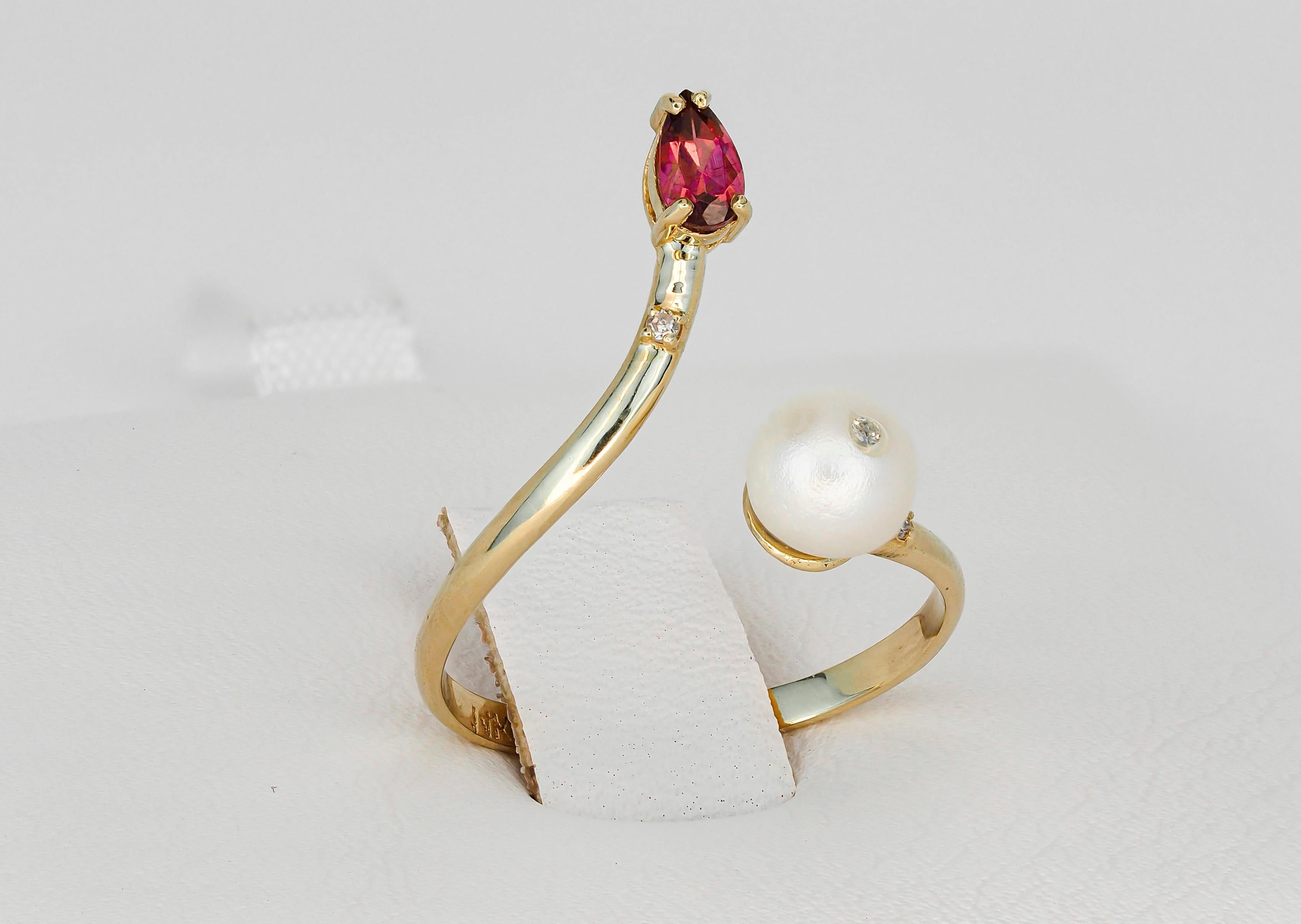 Women's Yellow gold ring with pearl, garnet and diamonds.  For Sale
