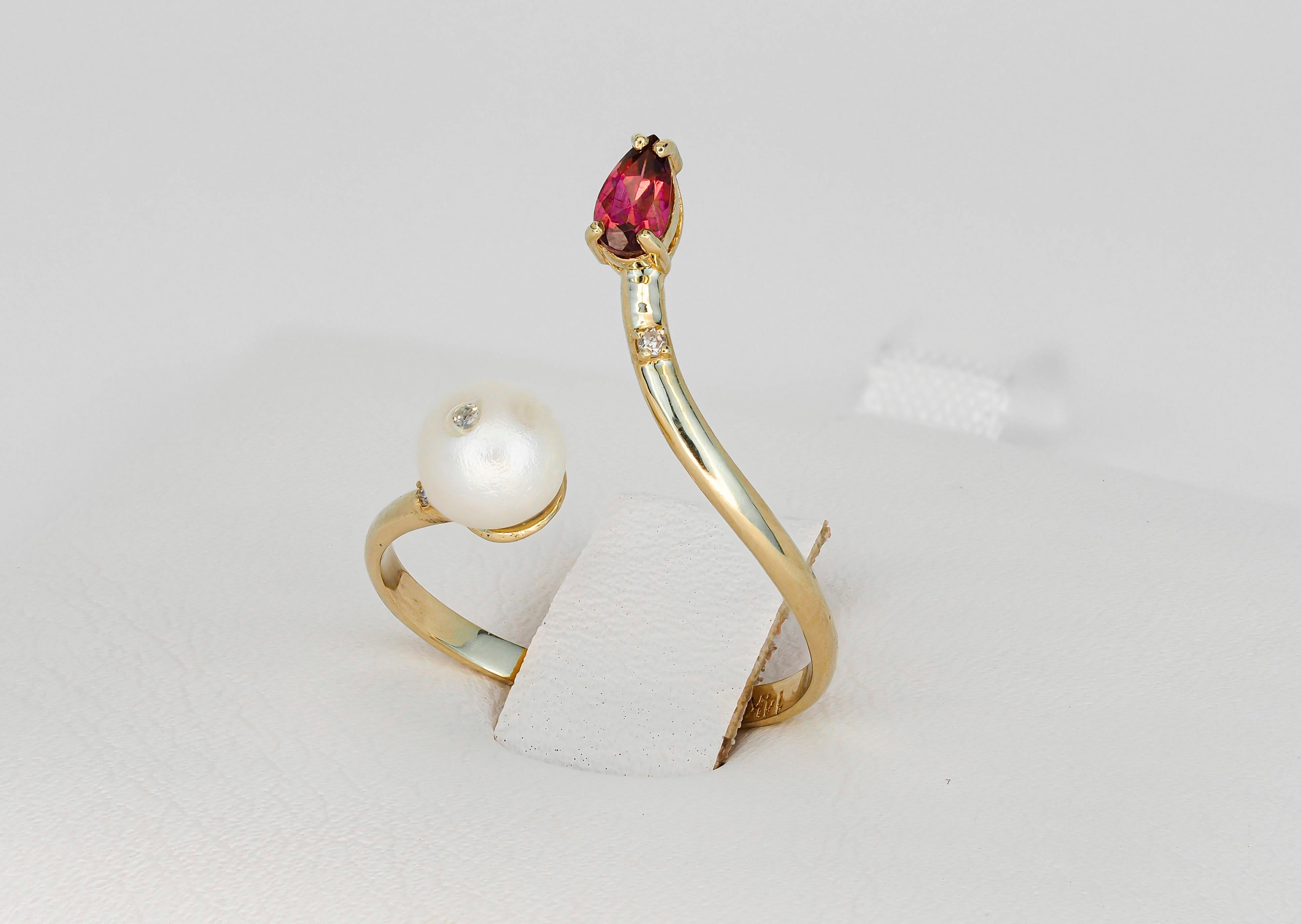 Yellow gold ring with pearl, garnet and diamonds.  For Sale 1