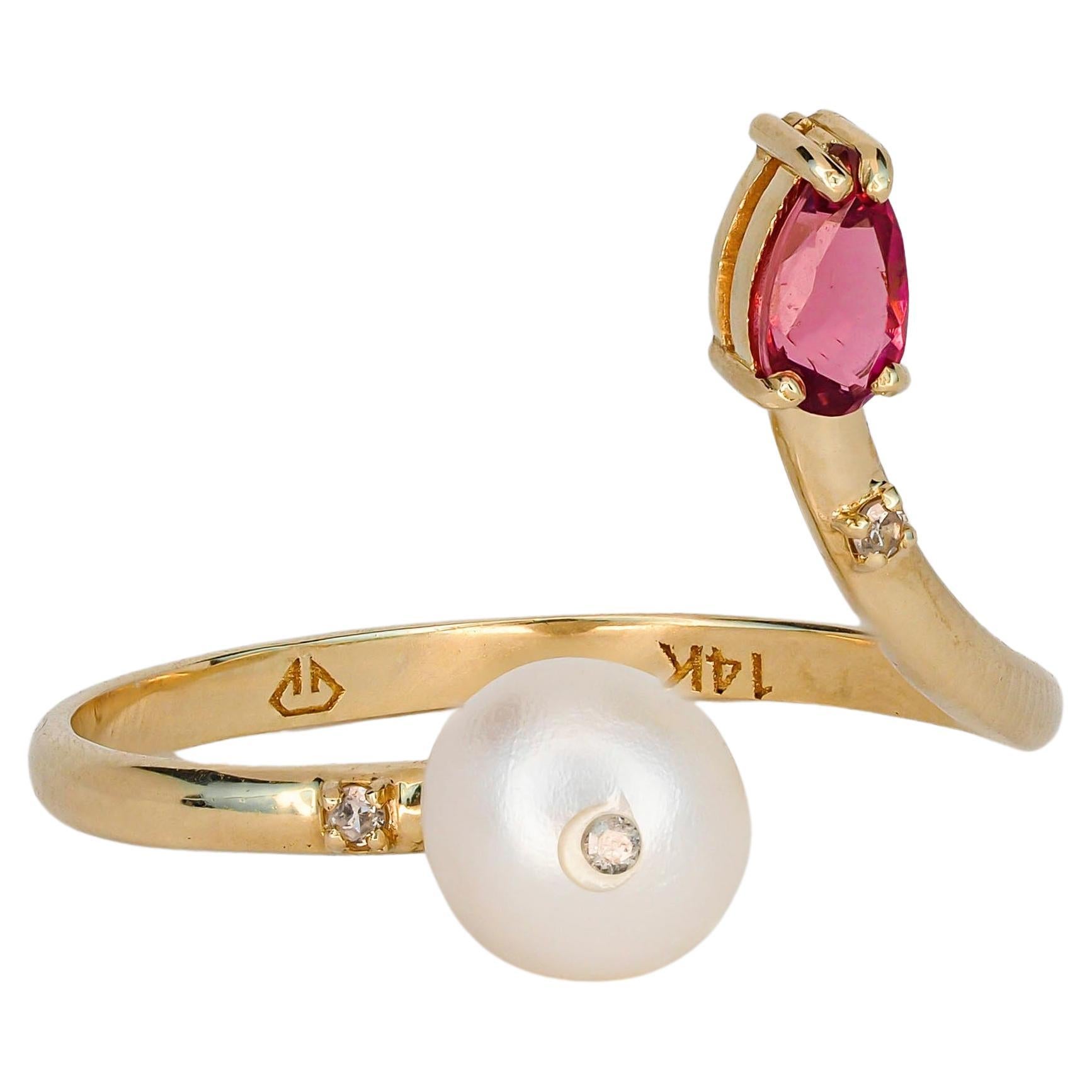 Yellow gold ring with pearl, garnet and diamonds.  For Sale