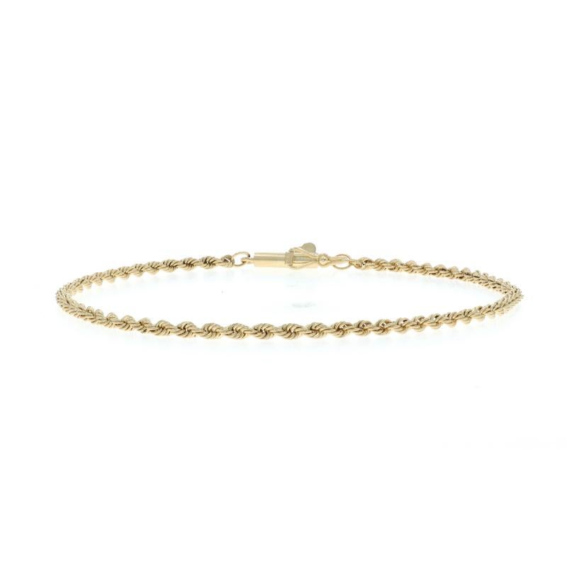 Contenuto del metallo: Oro giallo 14k

Stile della catena: Corda
Stile del braccialetto: Catena
Tipo di chiusura: Chiusura a scatola tubolare con chiusura di sicurezza su un lato

Misure

Larghezza della catena: 1/16