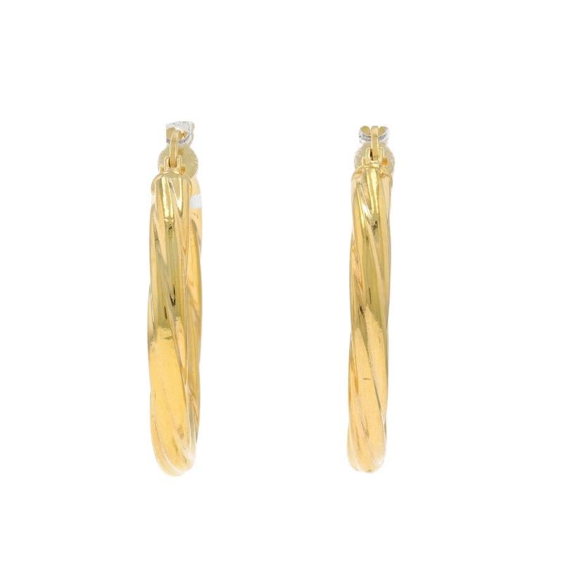 Contenu du métal : Or jaune 14k

Style : Cercle
Type de fermeture : Fermeture par boutons-pression
Thème : Torsion de corde

Mesures

Hauteur : 1 1/32