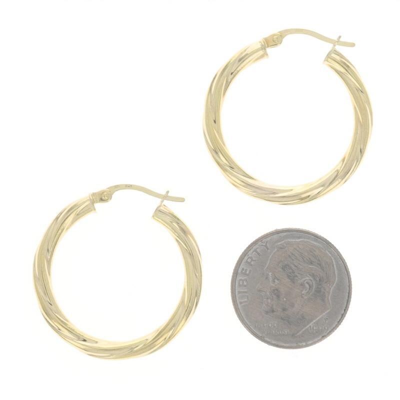 Boucles d'oreilles torsadées en or jaune - 14k percées Excellent état - En vente à Greensboro, NC