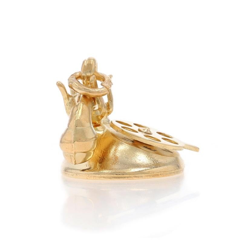 Dije de teléfono giratorio de oro amarillo - 14k Love Moves Love Message en Excelente estado para la venta en Greensboro, NC