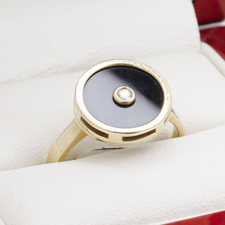 Yellow Gold Round Black Onyx Ring with Diamond Bezel Set In Excellent Condition For Sale In BALMAIN, NSW