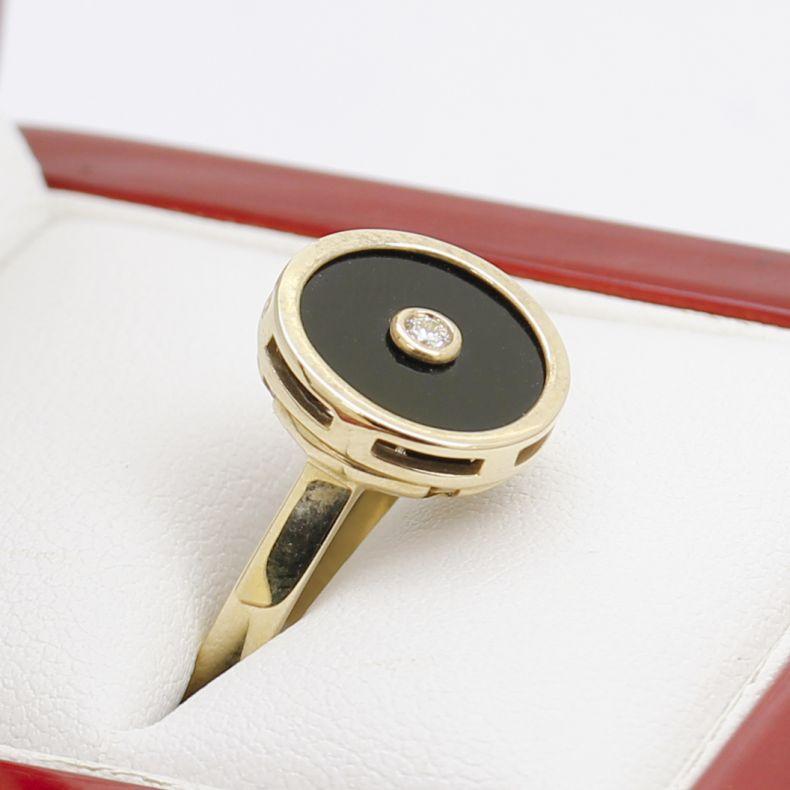 Yellow Gold Round Black Onyx Ring with Diamond Bezel Set For Sale 1