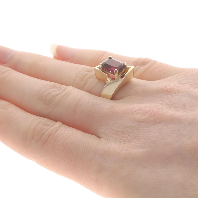 Bague solitaire en or jaune avec tourmaline rubellite - 14k Emerald Cut 2.34ct Pour femmes en vente