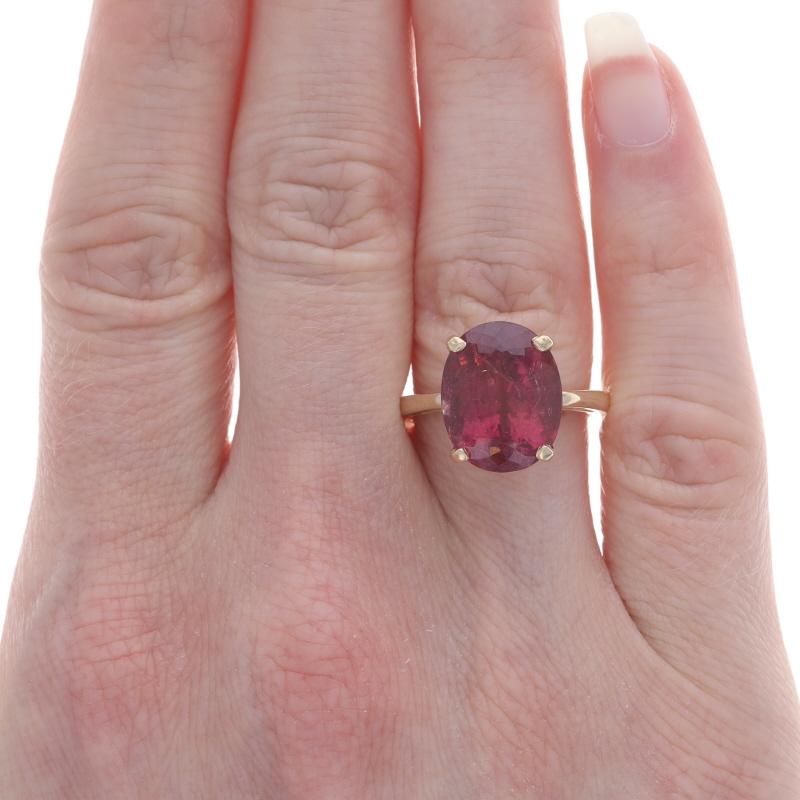 Anillo solitario de oro amarillo con turmalina rubelita de cóctel - 14k Oval 7.73ct Corte oval en venta