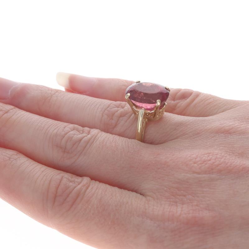 De las mujeres Anillo solitario de oro amarillo con turmalina rubelita de cóctel - 14k Oval 7.73ct en venta