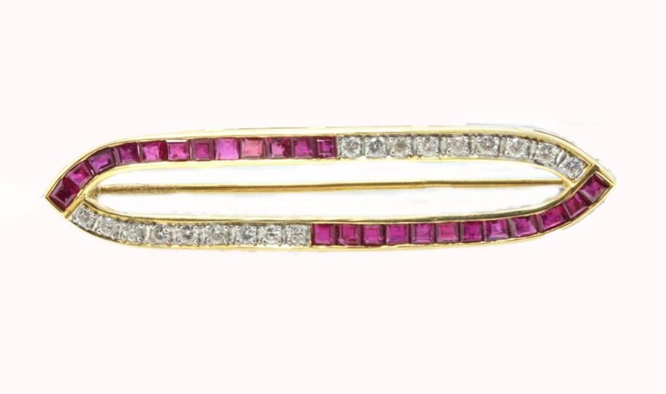 Fascinating brooch composed of rubies that's alternating with diamonds on a 18 Kt yellow gold tapered design.
Tot weight 5.5 g
Diamonds 0.48 ct
Rubies 1.10 ct
Rf. uefa

For any enquires, please contact the seller through the message center.

