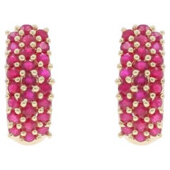 Pendientes en forma de J de oro amarillo con racimo de rubíes - 14k redondos 1,50ctw perforados