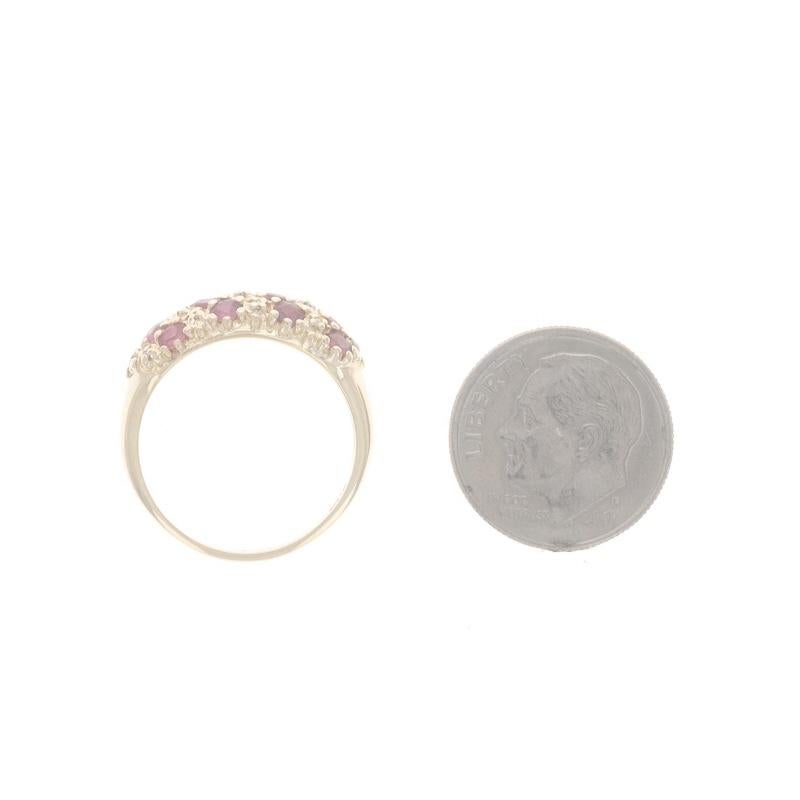 Bague ronde en or jaune 14 carats avec rubis et diamants de 1,24 carat en vente 1