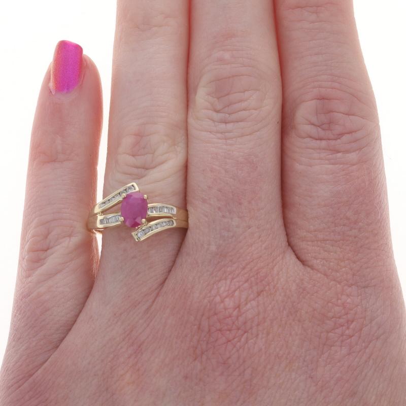 Gelbgold Rubin Diamant Bypass Ring - 14k Oval 1,16ctw (Ovalschliff) im Angebot