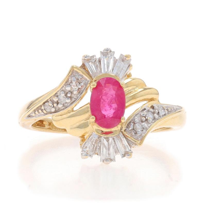 Taille : 7 1/4
Frais de taille : Up&Up pour 35 $ ou Down 1/2 pour 35 $.

Contenu métallique : Or jaune 14k et or blanc 14k

Informations sur les pierres

Rubis naturel
Traitement : Chauffage
Carat(s) : .55ct
Coupe : Ovale
Couleur : rouge