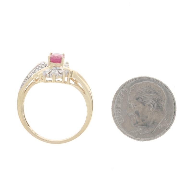 Bague bypass en or jaune avec rubis et diamant - 14k Oval .85ctw en vente 1