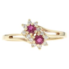 Bague bypass en or jaune au rubis et au diamant - 14k Round .30ctw Floral Two-Stone