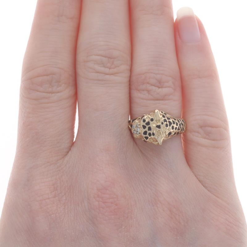 Taglio rotondo Anello bypass con diamante e rubino in oro giallo - 14k Round .10ctw Big Cat in vendita
