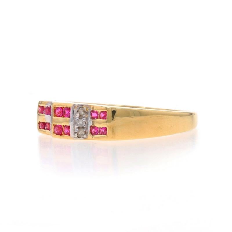 Anneau en or jaune avec rubis et diamants - Bague ronde en or jaune 18k de 0,39ctw Excellent état - En vente à Greensboro, NC