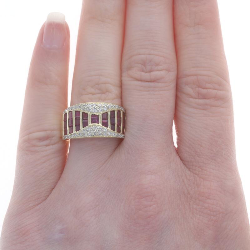 Round Cut Yellow Gold Ruby Diamond Cluster Cocktail Band - 18k Square 1.80ctw Ring Sz 7 For Sale