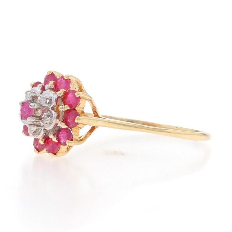 Bague cocktail halo de diamants en or jaune 14 carats avec fleurs de 1,15 carat Excellent état - En vente à Greensboro, NC