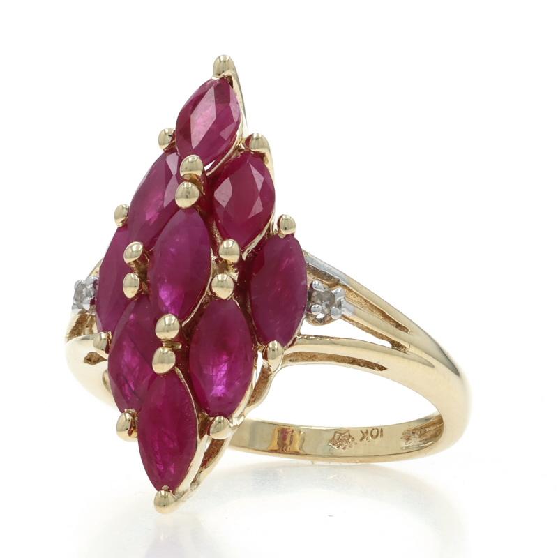 Anello Cocktail in oro giallo con diamanti e rubini - 10k Marquise 2.72ctw In condizioni ottime in vendita a Greensboro, NC