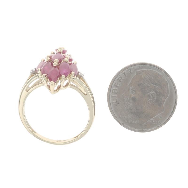 Anello Cocktail in oro giallo con diamanti e rubini - 10k Marquise 2.72ctw in vendita 1