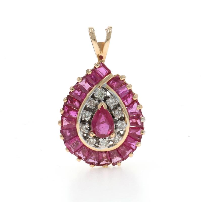 Metallgehalt: 14k Gelbgold & 14k Weißgold

Informationen zu Stein

Natürlicher Rubin
Behandlung: Heizung
Karat(e): 2.00ctw
Schnitt: Baguette & Birne

Natürliche Diamanten
Karat(e): .05ctw
Schnitt: Einfach
Farbe: I - J
Reinheit: SI1 - SI2

Karat