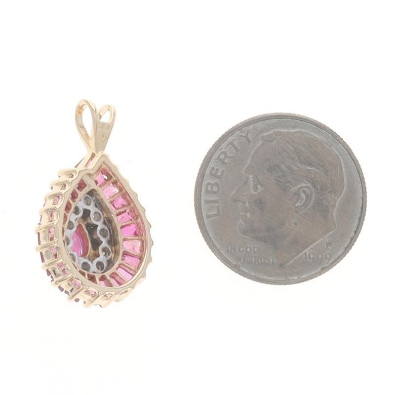 Gelbgold Rubin Diamant Double Halo Anhänger - 14k Baguette & Birne 2,05ctw im Zustand „Hervorragend“ im Angebot in Greensboro, NC