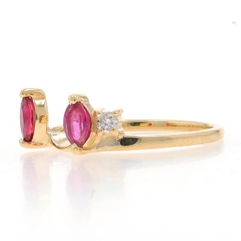 Taille Marquise Anneau de mariage en or jaune avec rubis et diamant -14k Marquise .58ctw Guard Ring en vente