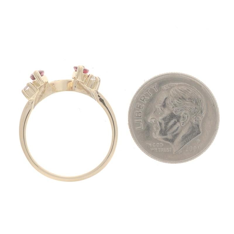 Anneau de mariage en or jaune avec rubis et diamant -14k Marquise .58ctw Guard Ring Pour femmes en vente