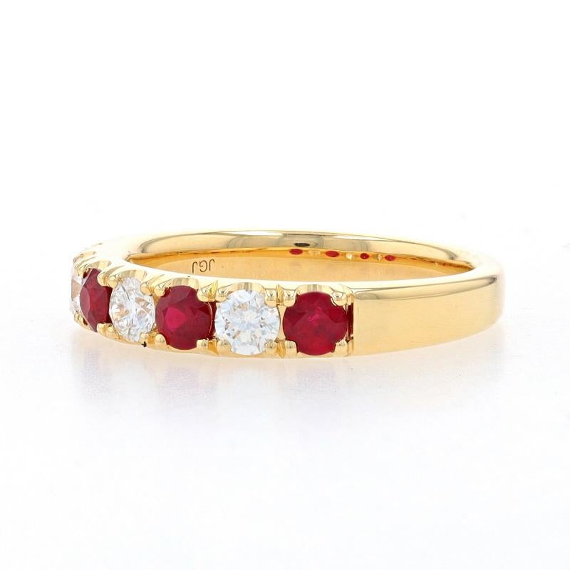 Alianza de oro amarillo con rubí y diamantes - 18k Redonda 1.05ctw Corte redondo en venta