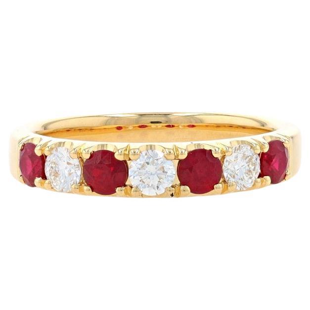 Alianza de oro amarillo con rubí y diamantes - 18k Redonda 1.05ctw