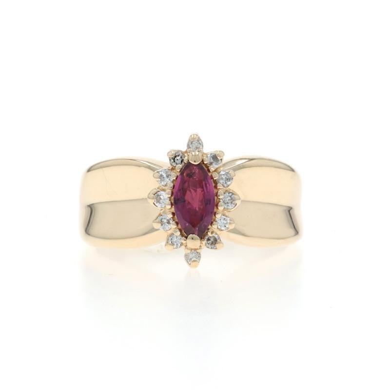 Taille : 5 1/4
Frais de taille : Up&Up pour 40 $ ou Down pour 40 $.

Contenu du métal : Or jaune 10k

Informations sur les pierres

Rubis naturel
Traitement : Chauffage
Carat(s) : .55ct
Coupe : Marquise

Diamants naturels
Carat(s) : .10ctw
Coupe :