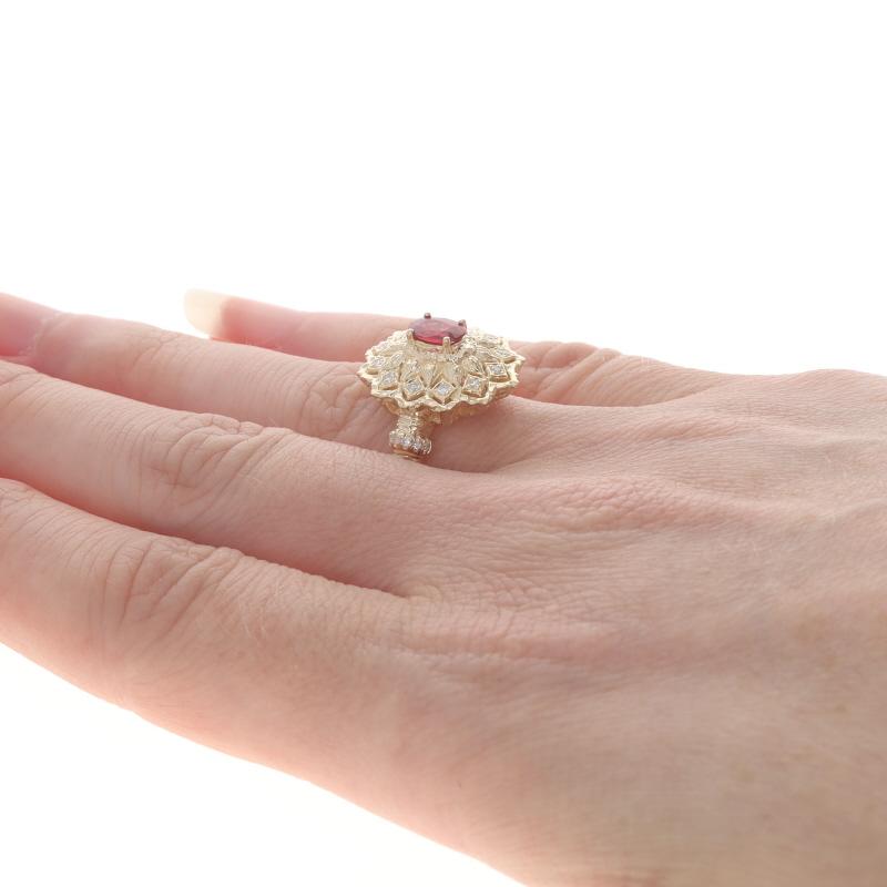 Or jaune Rubis Diamant Bague Halo 14k Ovale .79ctw Starburst Pour femmes en vente