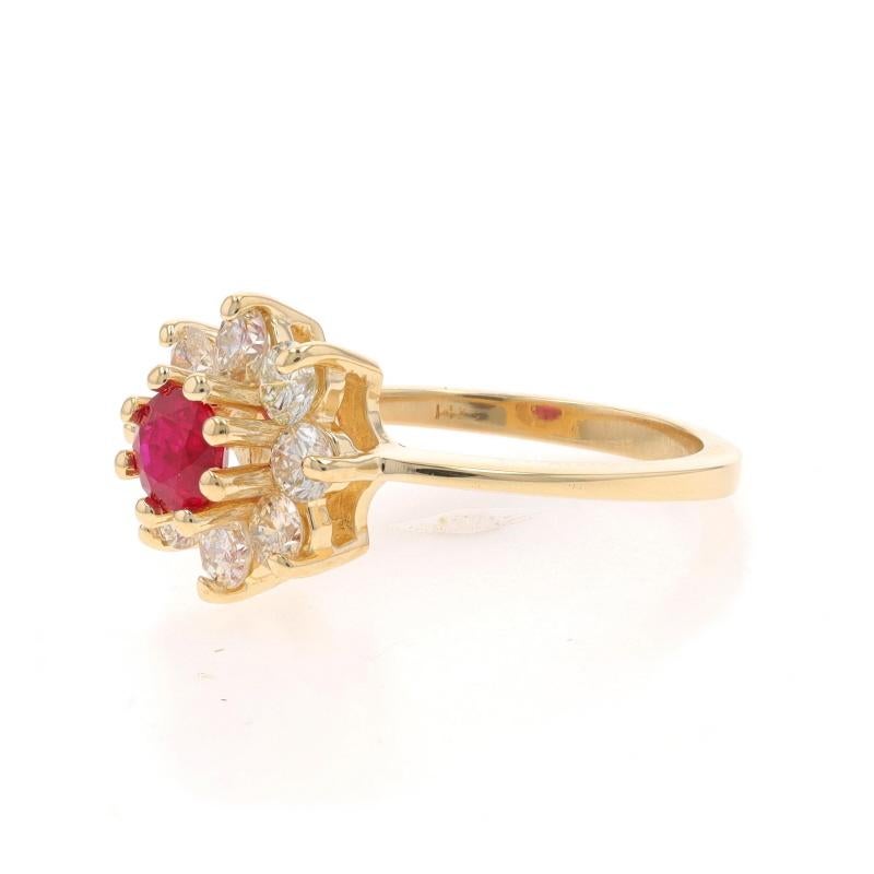 Anello a raggiera con rubino e diamante in oro giallo - 14k Fiore rotondo 1,37ctw In condizioni Nuovo in vendita a Greensboro, NC
