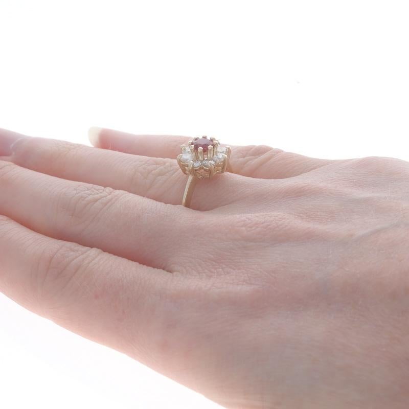 Donna Anello a raggiera con rubino e diamante in oro giallo - 14k Fiore rotondo 1,37ctw in vendita