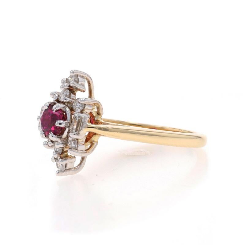 Anello aureola con diamante e rubino in oro giallo - 14k Rotondo 0,60ctw Floreale In condizioni buone in vendita a Greensboro, NC