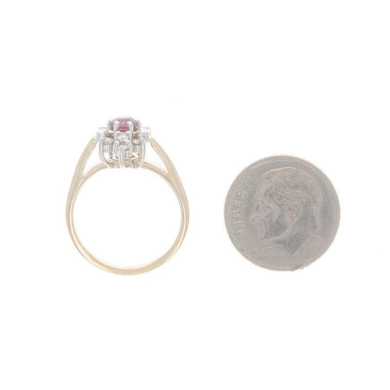 Anello aureola con diamante e rubino in oro giallo - 14k Rotondo 0,60ctw Floreale in vendita 1