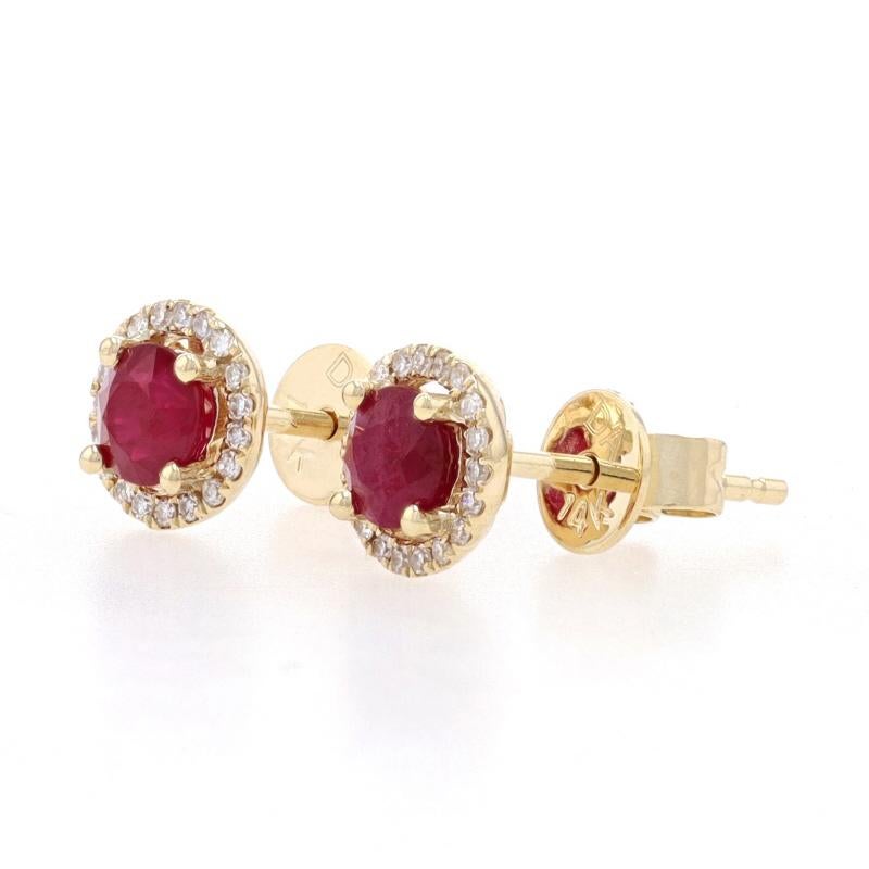 Taglio rotondo Orecchini a lobo in oro giallo con rubino e diamante - 14k Round .70ctw Pierced in vendita
