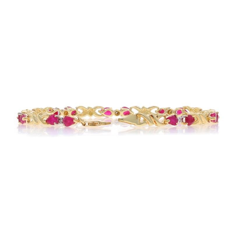 Bracelet à maillons en or jaune, rubis et diamants 6 3/4 po. - 10 carats, poire 2,57 carats Pour femmes en vente