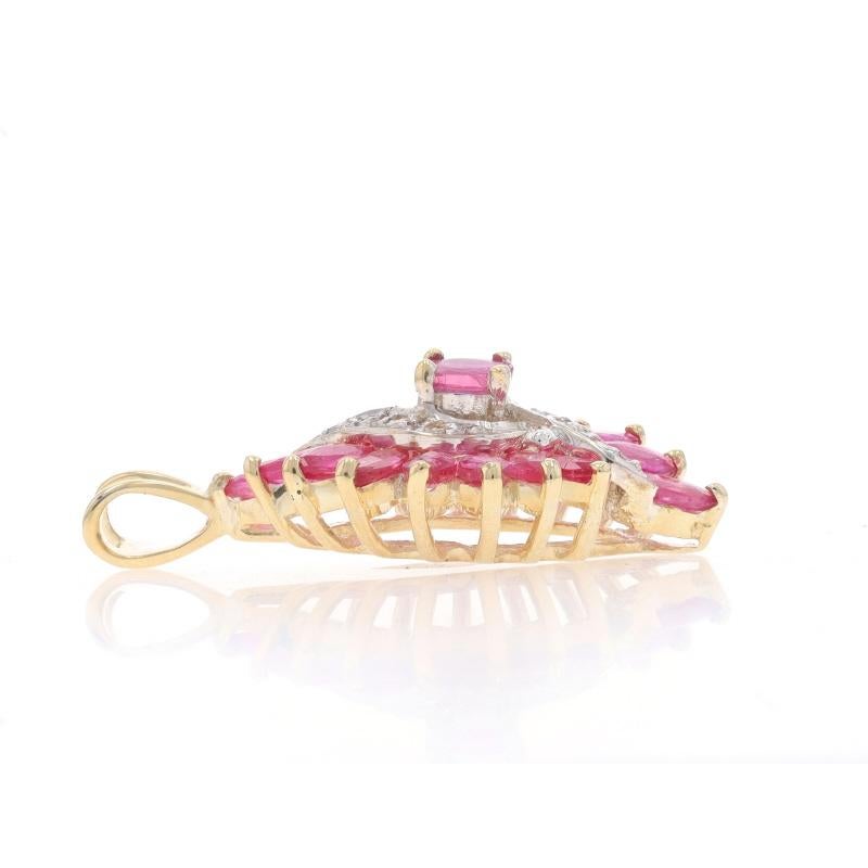Taille Marquise Pendentif en or jaune rubis et diamant - 10k Oval & Marquise 2.10ctw Swirl en vente