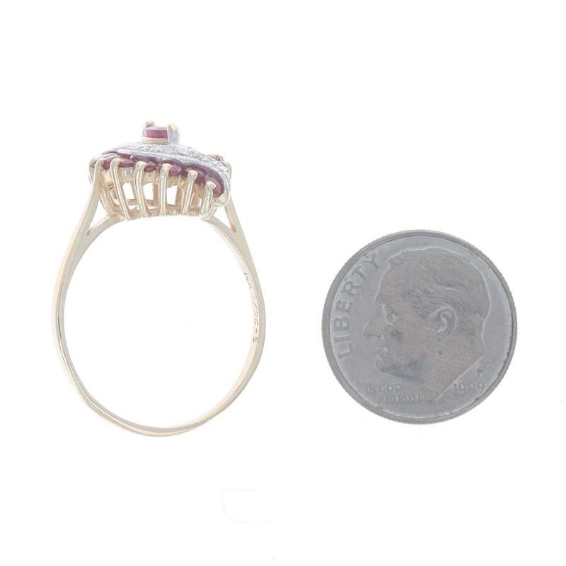Bague en or jaune rubis diamant - 10k Marquise & Round .94ctw Swirl en vente 1