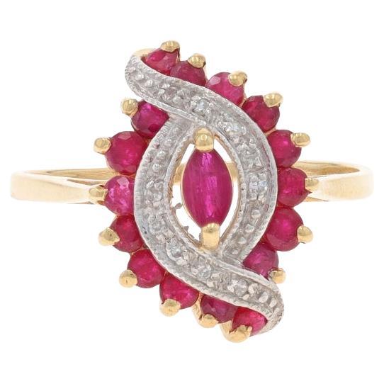 Bague en or jaune rubis diamant - 10k Marquise 
Round .94ctw Swirl