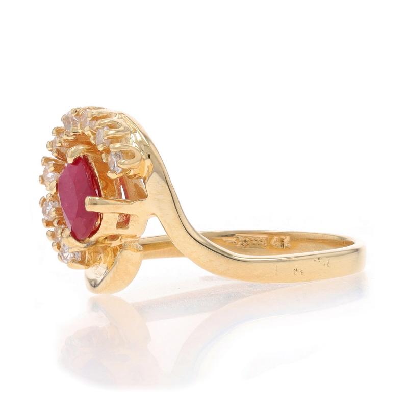 Bague en or jaune avec rubis et diamant - 14k Oval 0.74ctw Excellent état - En vente à Greensboro, NC
