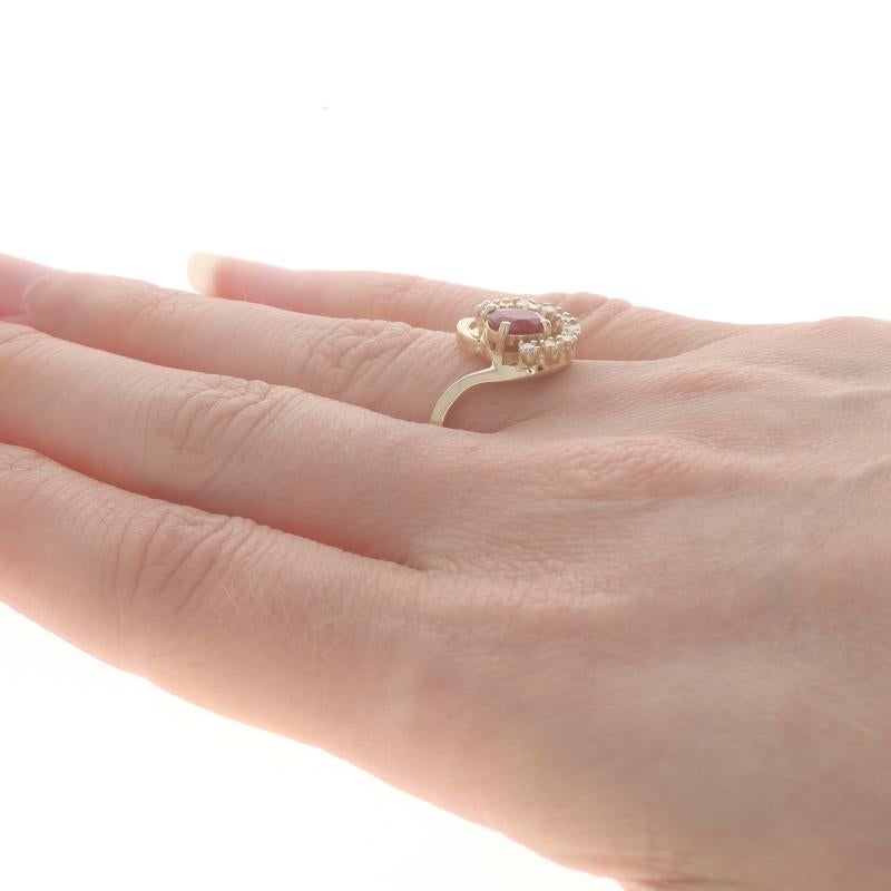 Bague en or jaune avec rubis et diamant - 14k Oval 0.74ctw Pour femmes en vente