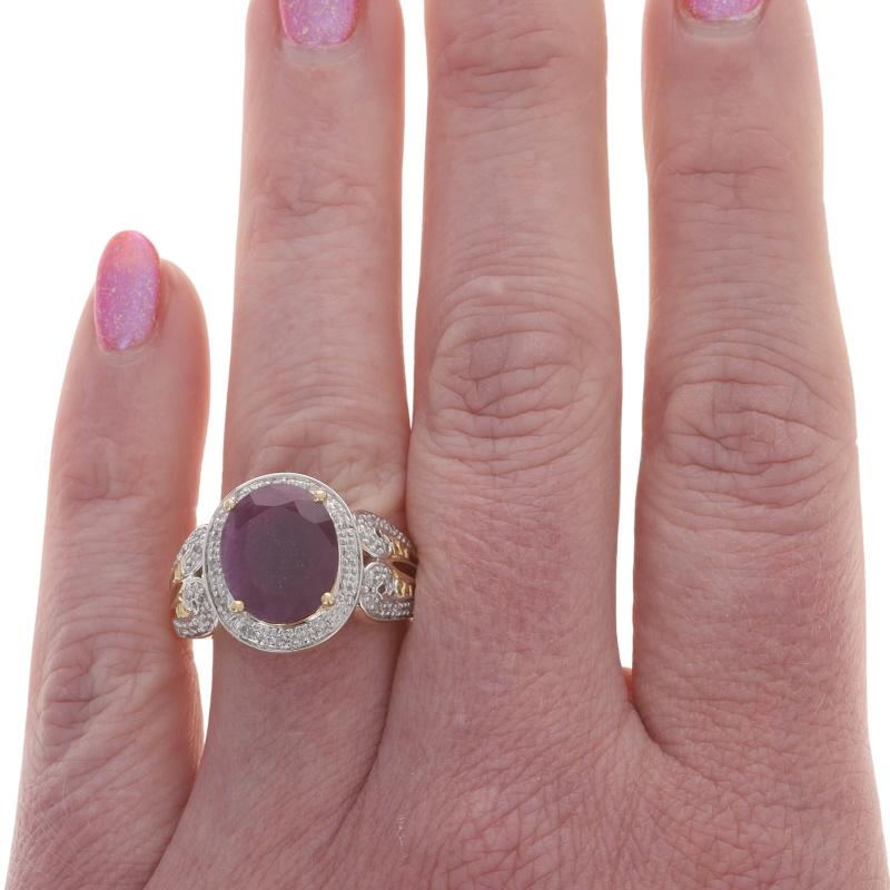 Taille ovale Bague en or jaune rubis diamant - 14k Oval 5.06ctw en vente