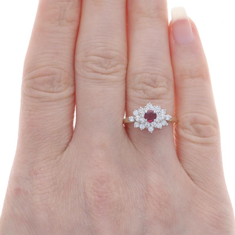 Taille ronde Bague en or jaune avec rubis et diamant - 14k Round .89ctw en vente